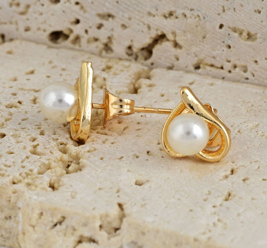 2024 Fashion 18K Gold Plated Zircon & Shell Pearl Stud Earrings